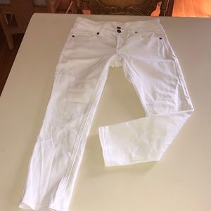 Delias White denim Jean capris Junior’s  5 6